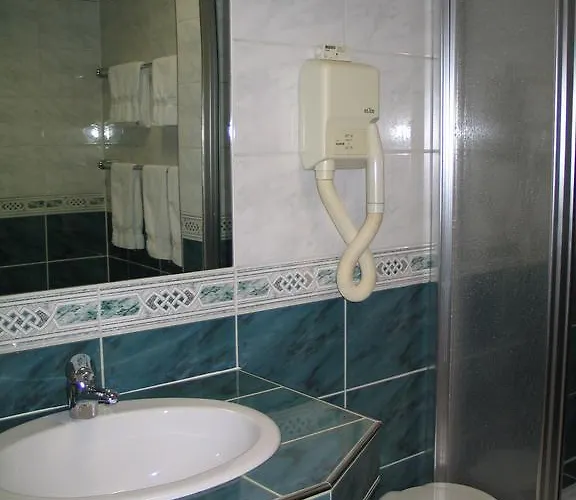 Roemischer Kaiser Hotel